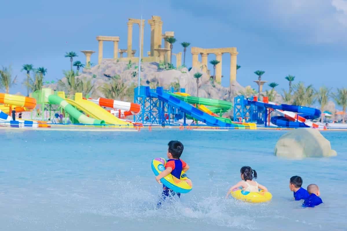 Tổ hợp công viên biển tạo sóng nhân tạo Royal Wave Park.